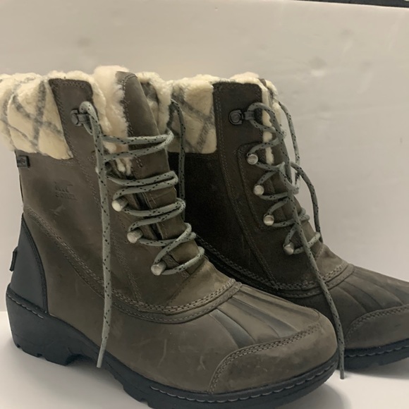 Sorel Shoes - SOREL WOMEN'S WHISTLER MID BOOT. NWT. Sz 8.5. Gray